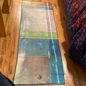Manduka yogitoes non-slip yoga mat towel